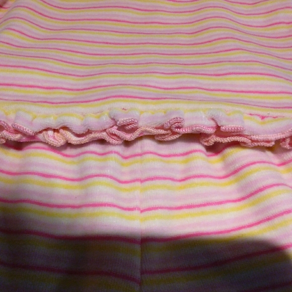 Velour outfit with frilly edging - Picture 2 of 7